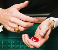 如何认识期货股票配资的含义？期货股票配资存在哪些风险与机遇？